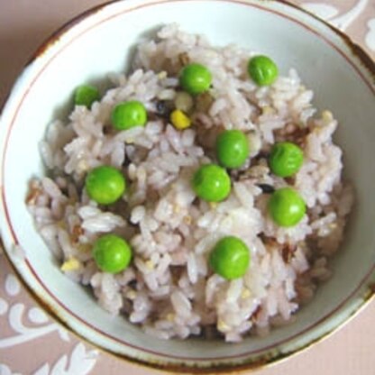 mimiさん豆ごはん雑穀米で作りました。白米の豆ごはんのつくレポでしたが見たら古代米があったのでこちらにつくレポしました♪美味しくいただきました（*^_^*）